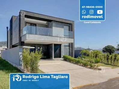 Casa de Condomínio com 3 Quartos à venda, 280m² no Santa Regina, Camboriú