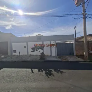 Casa com 3 Quartos à venda, 250m² no Leblon, Uberaba