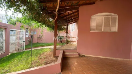 Casa com 3 Quartos para alugar, 150m² no Fundinho, Uberlândia