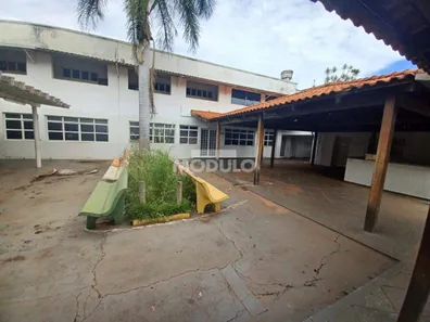 Prédio Comercial para alugar, 1600m² no Martins, Uberlândia