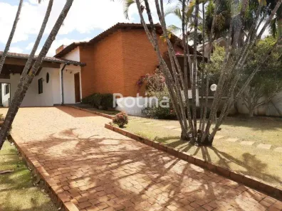 Casa com 3 Quartos à venda, 260m² no Cidade Jardim, Uberlândia