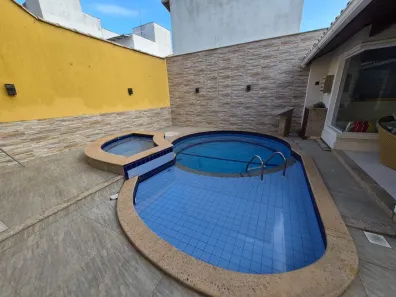 Casa de Condomínio com 4 Quartos à venda, 220m² no Glória, Macaé
