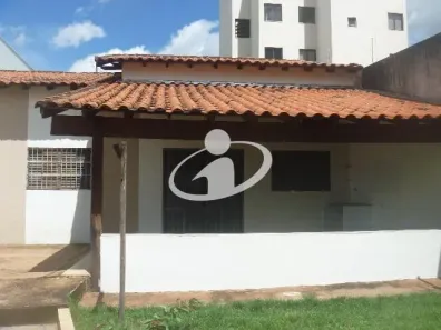 Casa com 2 Quartos para alugar, 80m² no Jardim Colina, Uberlândia