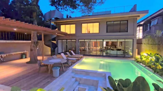 Casa com 6 Quartos à venda, 880m² no Jardim Luzitânia, São Paulo