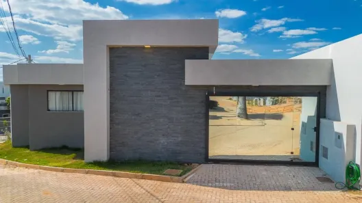 Casa de Condomínio com 3 Quartos à venda, 200m² no Setor Habitacional Arniqueira, Brasília