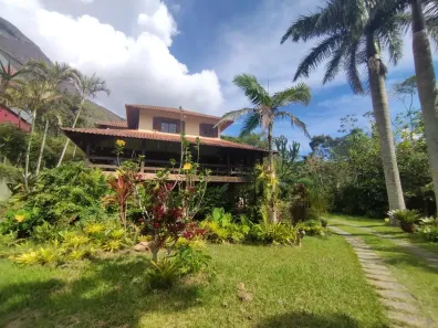 Casa com 4 Quartos à venda, 2100m² no Samambaia, Petrópolis