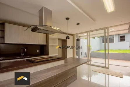 Casa com 3 Quartos para alugar, 190m² no Vila Ipiranga, Porto Alegre