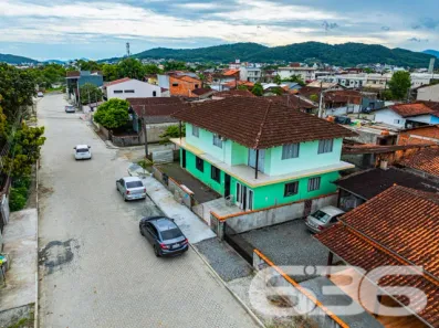 Sobrado com 6 Quartos à venda, 210m² no Aventureiro, Joinville