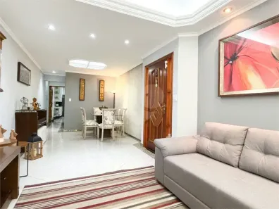 Sobrado com 4 Quartos à venda, 200m² no Jardim Textil, São Paulo