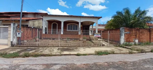 Casa com 3 Quartos à venda, 236m² no Setor Leste, Porangatu