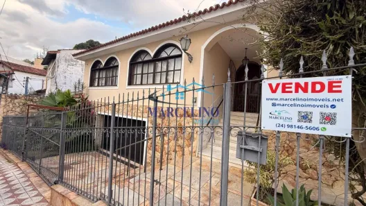 Casa com 4 Quartos à venda, 236m² no Centro, Resende