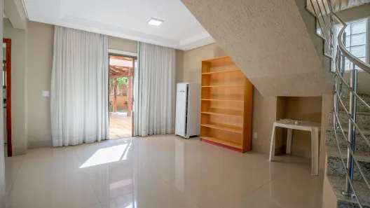 Casa de Condomínio com 3 Quartos à venda, 300m² no Loteamento Portal do Sol I, Goiânia