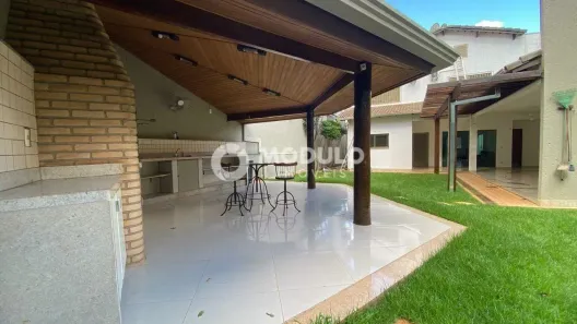 Casa com 3 Quartos à venda, 350m² no Cidade Jardim, Uberlândia
