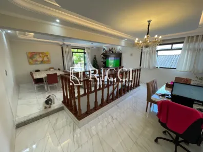 Casa com 6 Quartos à venda, 262m² no Embaré, Santos