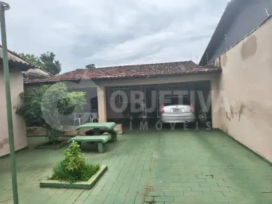 Casa com 3 Quartos à venda, 70m² no Jardim Patrícia, Uberlândia