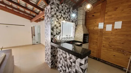 Casa com 3 Quartos para alugar, 250m² no Jardim Patrícia, Uberlândia