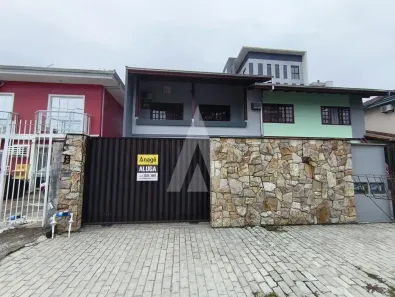 Casa com 3 Quartos para alugar, 142m² no Santo Antônio, Joinville