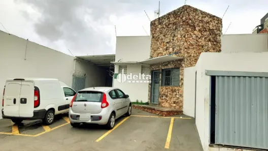 Ponto Comercial à venda, 300m² no Umuarama, Uberlândia