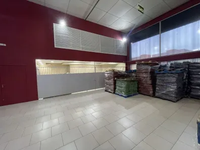 Sala Comercial para alugar, 200m² no Bom Retiro, Joinville