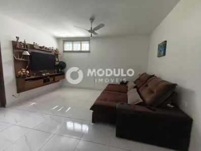 Sobrado com 3 Quartos à venda, 305m² no Santa Luzia, Uberlândia