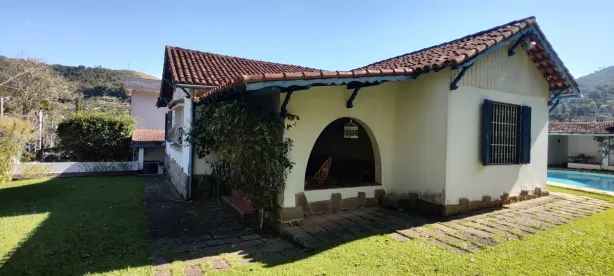 Casa com 4 Quartos à venda, 250m² no Nogueira, Petrópolis