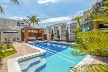 Casa de Condomínio com 5 Quartos para alugar, 450m² no Jardim Acapulco, Guarujá