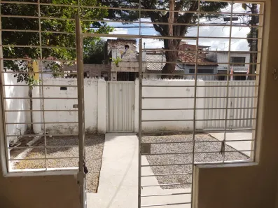 Casa com 3 Quartos para alugar, 120m² no Zumbi, Recife
