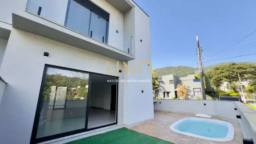 Casa com 3 Quartos à venda, 226m² no Itacorubi, Florianópolis