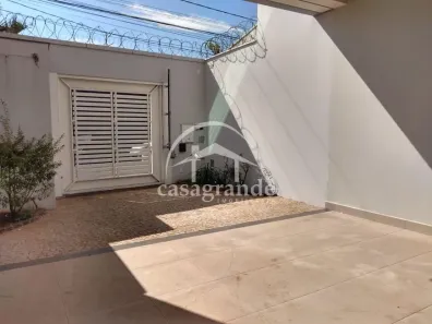 Sobrado com 3 Quartos à venda, 147m² no Jardim Patrícia, Uberlândia