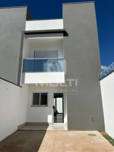 Casa com 2 Quartos à venda, 83m² no Novo Mundo, Uberlândia