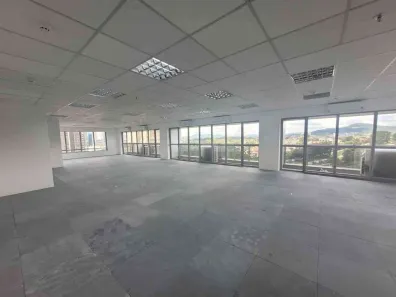 Ponto Comercial para alugar, 270m² no Dezoito do Forte Empresarial/Alphaville., Barueri