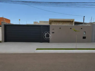 Casa com 3 Quartos à venda, 210m² no Carandá Bosque, Campo Grande