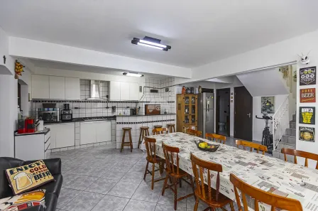 Sobrado com 3 Quartos à venda, 200m² no Capão da Imbuia, Curitiba