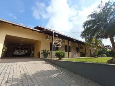 Casa com 4 Quartos à venda, 185m² no São Luís, Jaraguá do Sul