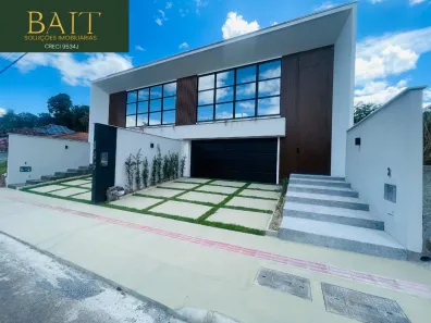 Sobrado com 3 Quartos à venda, 194m² no América, Joinville