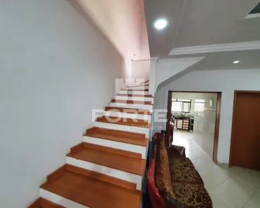 Sobrado com 3 Quartos à venda, 242m² no Vila Lavínia, Mogi das Cruzes