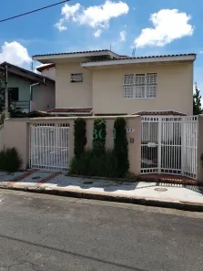 Casa com 3 Quartos à venda, 210m² no Jardim Amaryllis, Poços de Caldas