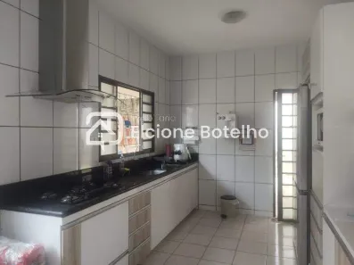 Casa com 3 Quartos para alugar, 220m² no Nova Uberlândia, Uberlândia