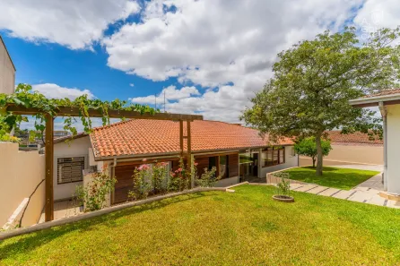 Casa com 5 Quartos à venda, 300m² no Lindóia, Curitiba