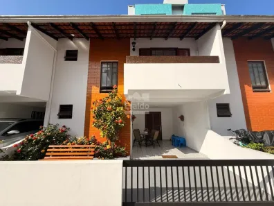Sobrado com 3 Quartos à venda, 117m² no Centro, Matinhos