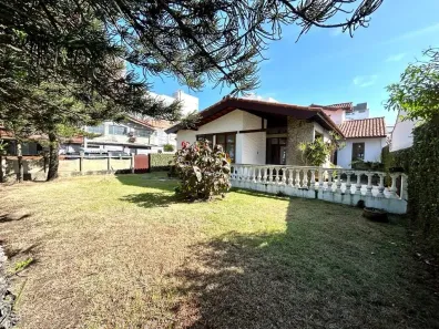 Casa com 5 Quartos à venda, 210m² no Cavaleiros, Macaé