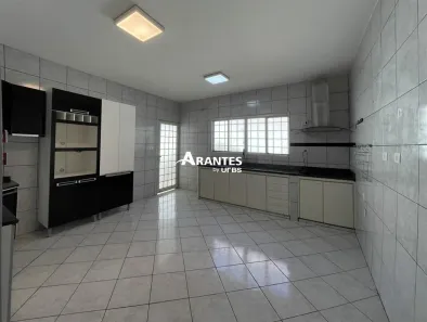 Casa com 5 Quartos à venda, 321m² no Tibery, Uberlândia