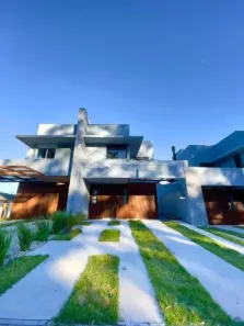 Casa com 3 Quartos à venda, 159m² no Camobi, Santa Maria