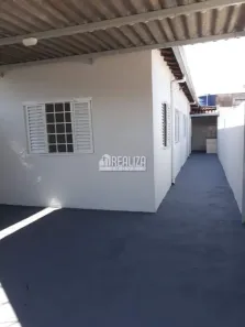Casa com 2 Quartos para alugar, 80m² no Conjunto Cássio Rezende, Uberaba