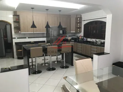 Sobrado com 4 Quartos à venda, 190m² no Parque Gerassi, Santo André
