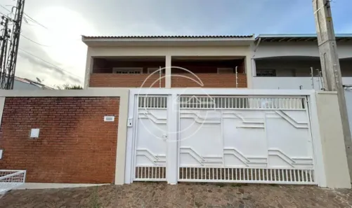 Casa com 3 Quartos para alugar, 10m² no Centro, Marília
