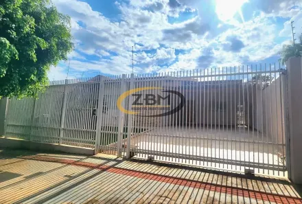 Casa com 4 Quartos para alugar, 298m² no Santos Dumont, Londrina