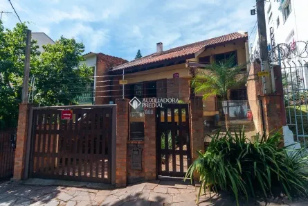 Casa com 3 Quartos à venda, 400m² no Santo Antônio, Porto Alegre