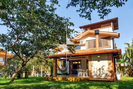 Casa com 3 Quartos para alugar, 166m² no Campeche, Florianópolis