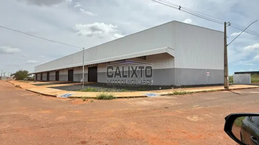Galpão/Depósito/Armazém à venda, 715m² no Jardim Holanda, Uberlândia